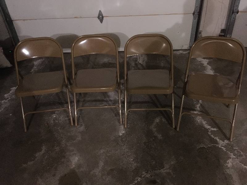 lot 202 image: 4 Metal Folding Chairs