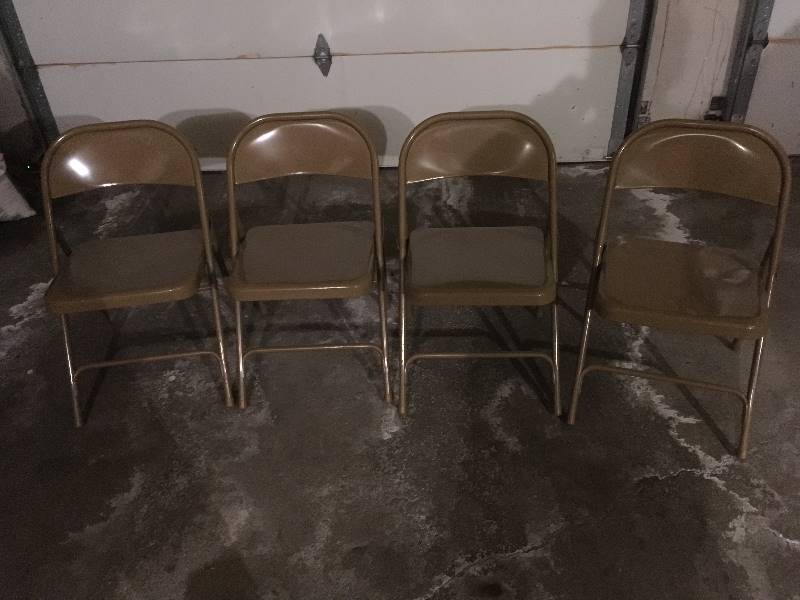lot 203 image: 4 Metal Folding Chairs
