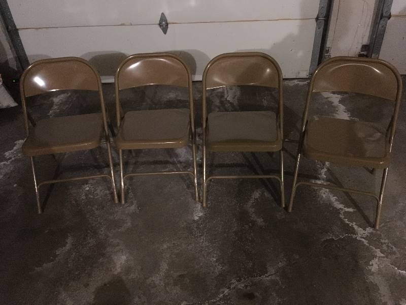 lot 204 image: 4 Metal Folding Chairs