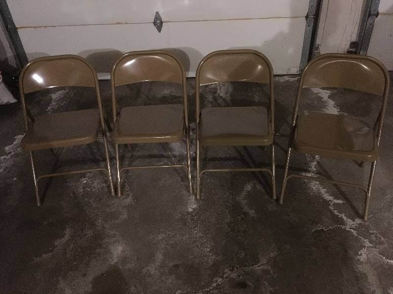 lot 205 image: 4 Metal Folding Chairs