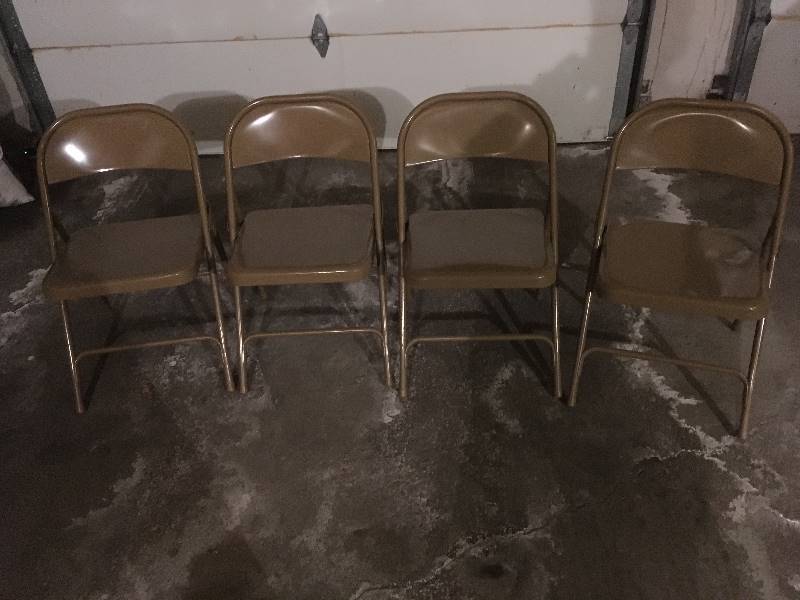 lot 206 image: 4 Metal Folding Chairs