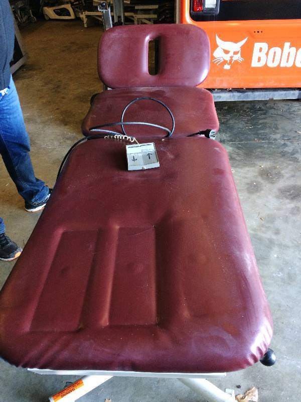 Physical Therapy Chiropractors Chattanooga Triton TRT-300 HiLow Traction Treatment Table - Great Working Condition