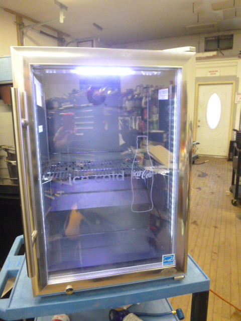 lot 6 image: IDW Beverage Cooler