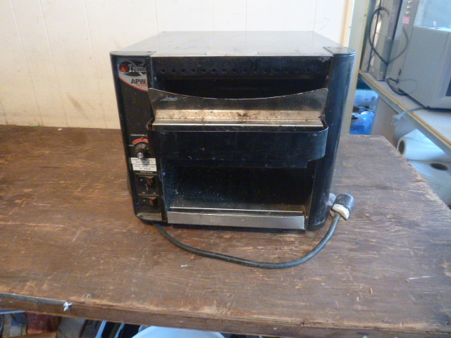 lot 13 image: APW Wyoff X-Treme Continuous Toaster