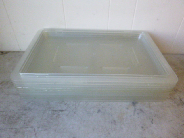 lot 22 image: 10 Cambro Lids