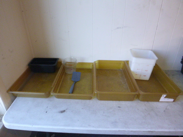 lot 29 image: Restaurant Items