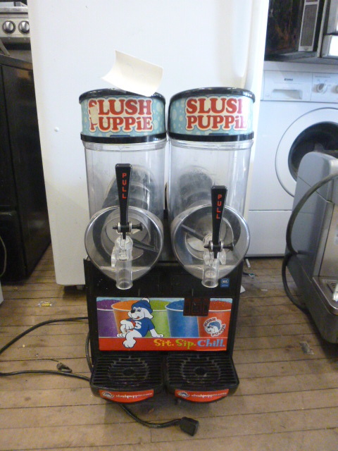 lot 30 image: Ugolini Cecilware Slush Puppie Machine