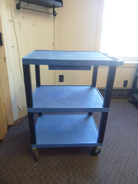 lot 32 image: Plastic Bus Cart