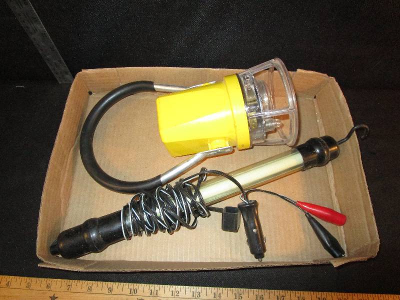 lot 8 image: Trouble Light 12 Volt for car and lantern