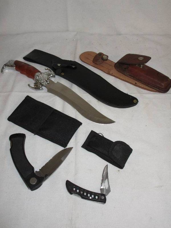 lot 12 image: Knives