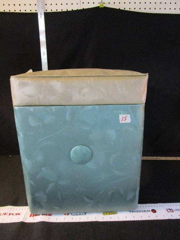 lot 15 image: Vintage Hassock