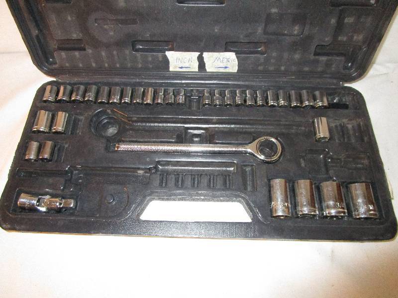 lot 22 image: 38 Socket set  couple pieces missing