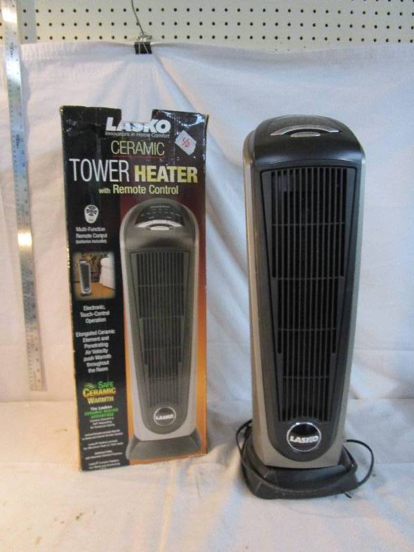 lot 40 image: Lasko Tower Heater