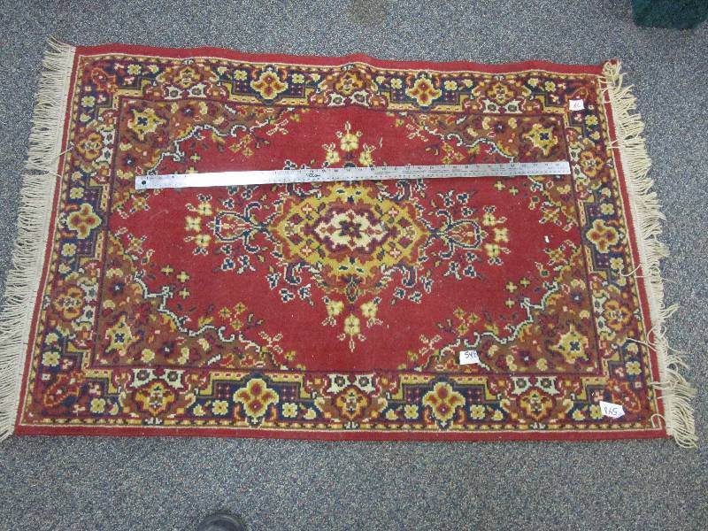 lot 78 image: Rug