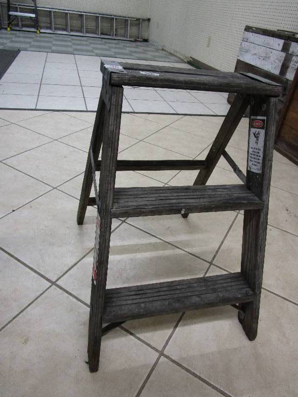 lot 96 image: 2 Foot Step Stool