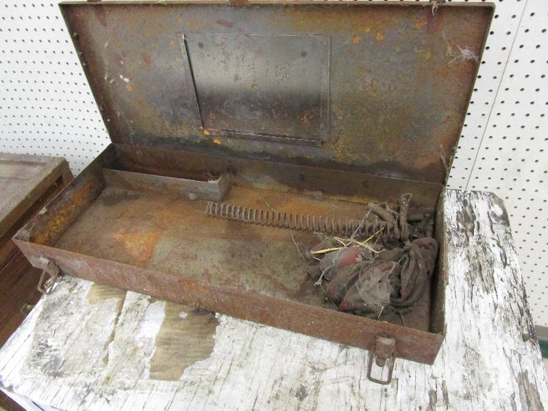 lot 97 image: Metal Box