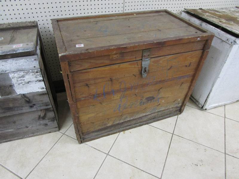 lot 99 image: Antique Wood Box Doctor J.W. Prensinger Renville MN