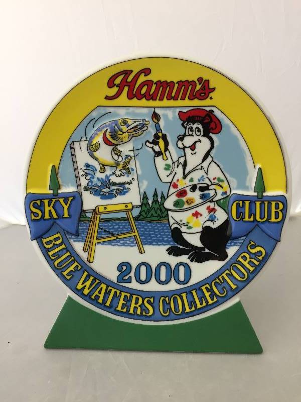 lot 11 image: LE Hamms Beer Bear Sky Blue Waters Club 2000 Statue