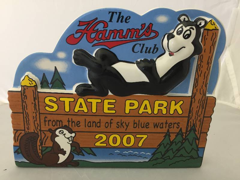 lot 14 image: LE Hamms Bear Bear Club 2007 Standing Sign