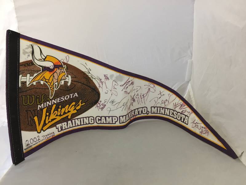 lot 28 image: 2002 Vikings Training Camp Autographed Pennant