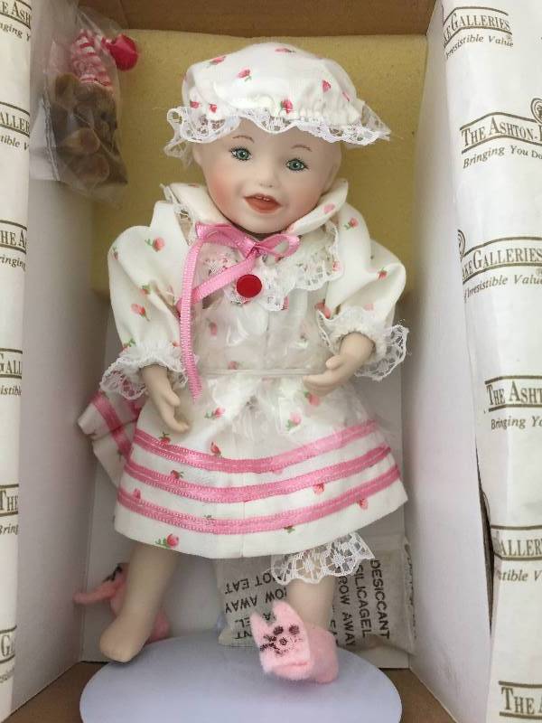 lot 40 image: Ashton Drake Porcelain Picture Perfect Babies Doll