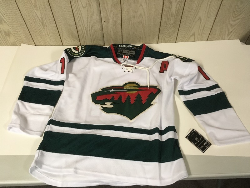 lot 27 image: WILD Jersey #11 Zack Parise