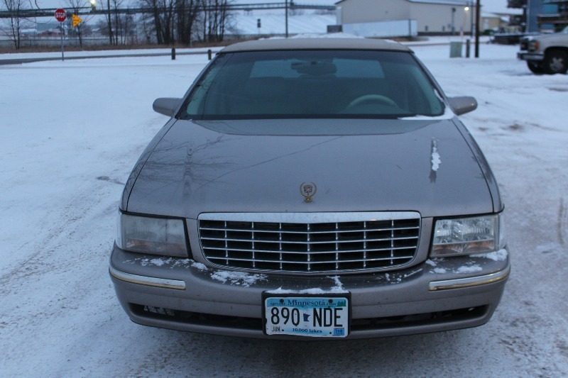 lot 2131 image: 1998 Cadillac DeVille DElegance