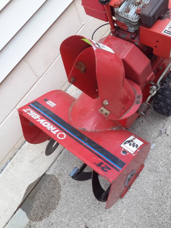lot 2 image: Troy Bilt, 21 in Model 42000  2 Stage Snow Blower