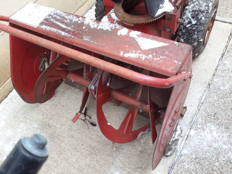 lot 3 image: Snapper, I 422 2 Stage Snow Blower, Model 1200