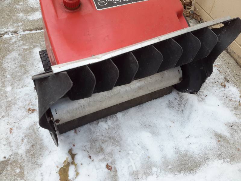 lot 6 image: Toro S-200..
