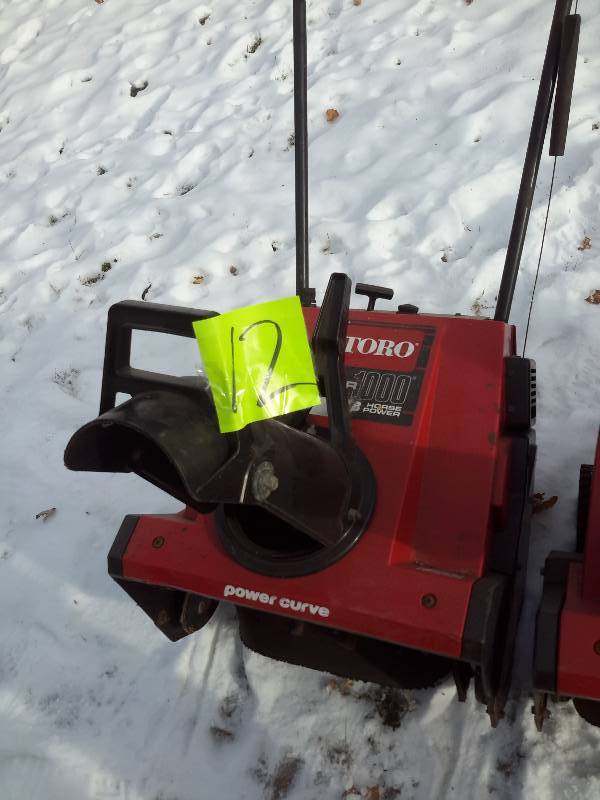 lot 12 image: 4 Snow Blowers for parts