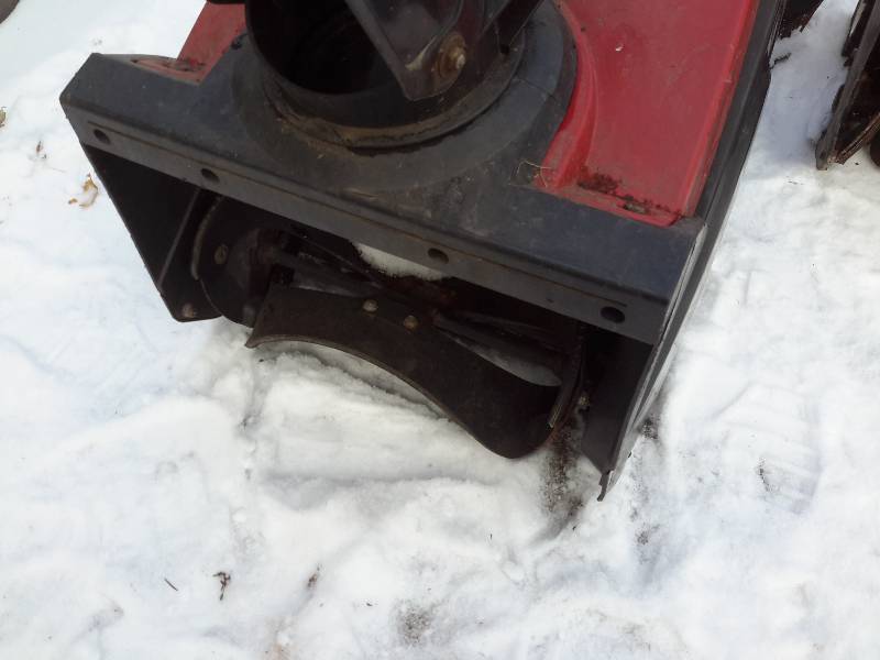 lot 16 image: 3 Snow Blowers for parts