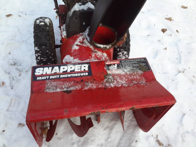 lot 18 image: Snapper, 2 Stage Snow Blower.. 24 in, 8 H.P.