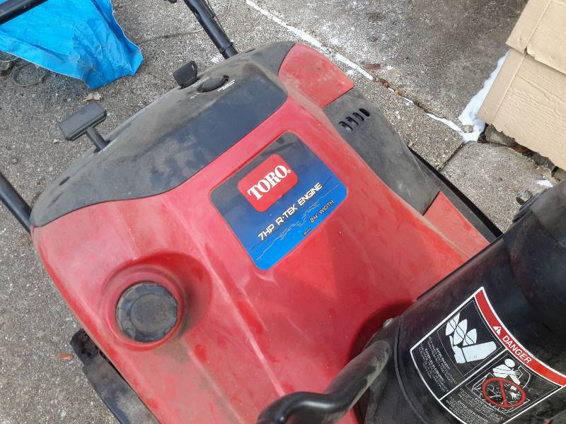 lot 34 image: Toro 7 HP R-TEK.. 24in w