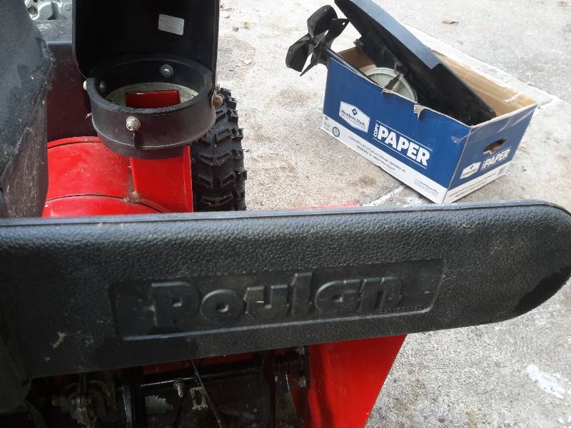 lot 24 image: Poulan Chain Saw Case