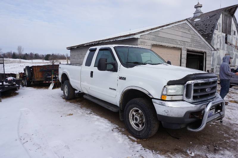 2002 Ford F-350 Super Duty Lariat Extended Cab 4 x 4 Pick Up Truck