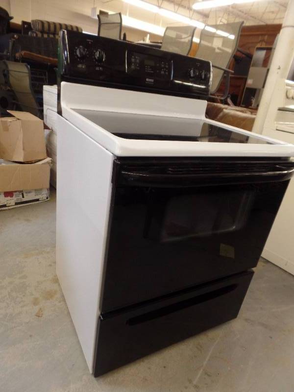 lot 303 image: KENMORE ELECTRIC RANGE