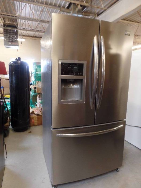 lot 308 image: FRIGIDAIRE GALLERY FRENCH DOOR REFRIGERATOR FREEZER