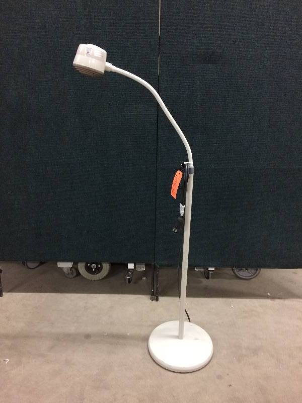 lot 51 image: WOW MidmarkRitter Stationary Gooseneck Minor SurgerySurgical Light MEDICAL PROCEDURE LIGHT - Excellent