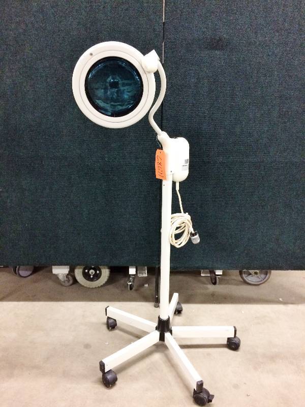 lot 52 image: Hill-Rom Heraeus Surgical Examination Light