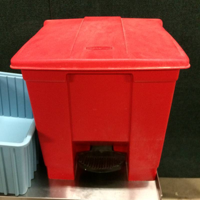 lot 11 image: Heavy Duty Rubbermaid Foot Flip Top Garbage OR Storage Tote. Like New