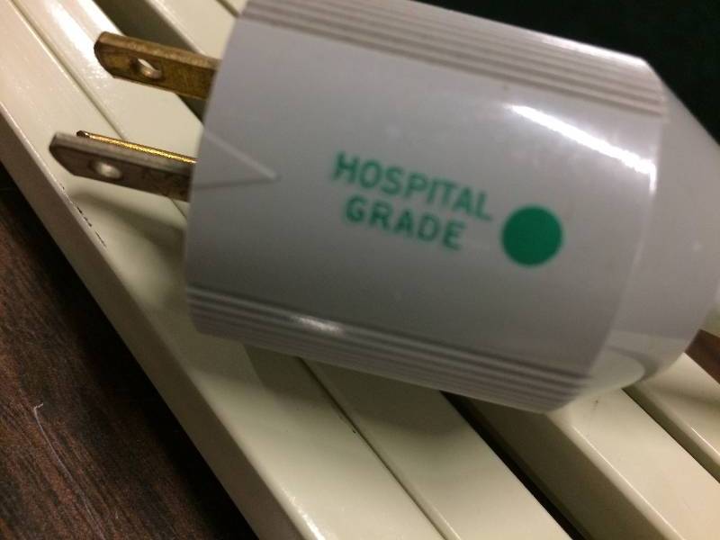 lot 23 image: Retails Used $250 DAZOR 794A Retro Industrial Chic Floating Adjustible Medical Exam Light