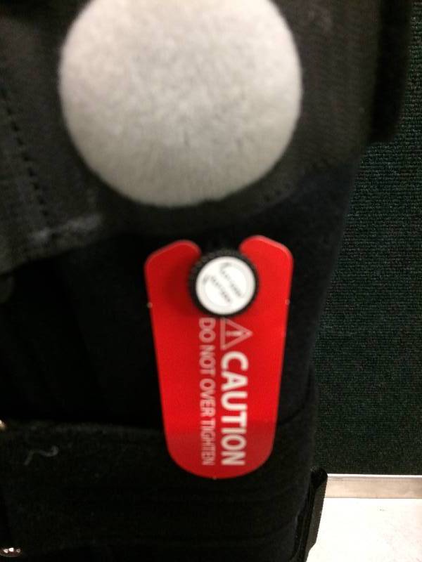 lot 35 image: MaxTrax Walker Brace Walking Boot (Medium)