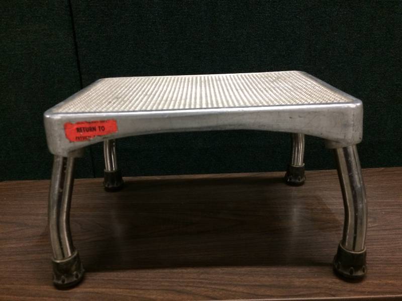 lot 38 image: Standard Medical Step Stool