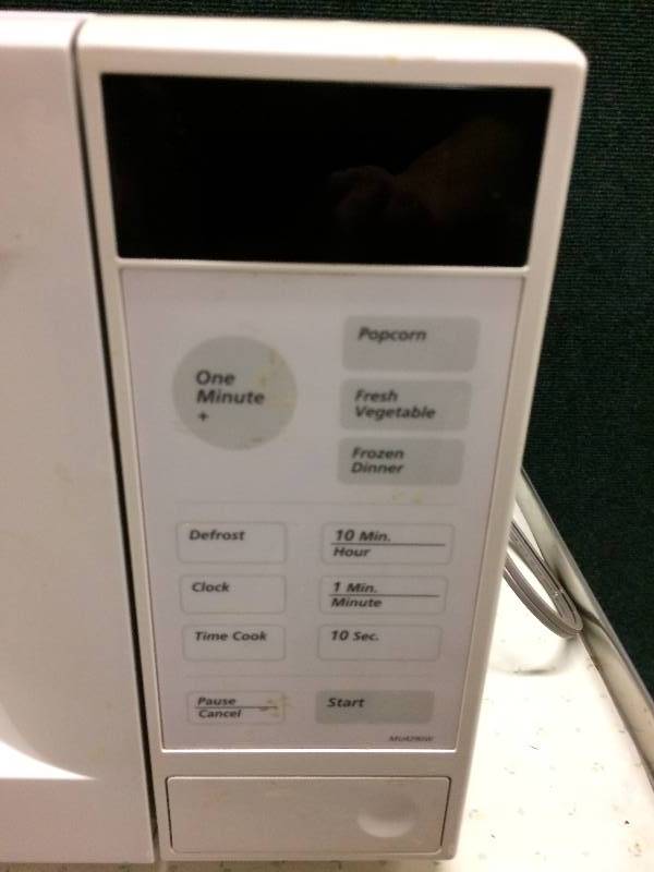 lot 45 image: Samsung Countertop Microwave MU4290W