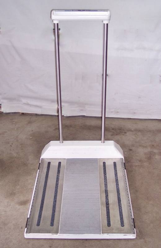 lot 5 image: WOW RETAILS NEW $3000 SR Instruments 1000lb Capacity SR Scales 755 Digital Wheelchair Scale With Grab Bar Uses Six (6) Common D Cell Batteries (not included) - LBS OR KILOS - See PDF For Manual - EXCELLENT WORKING CONDITION