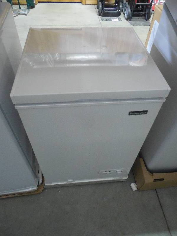 lot 27 image: Magic Chef 3.5 cu. ft. Chest Freezer in White