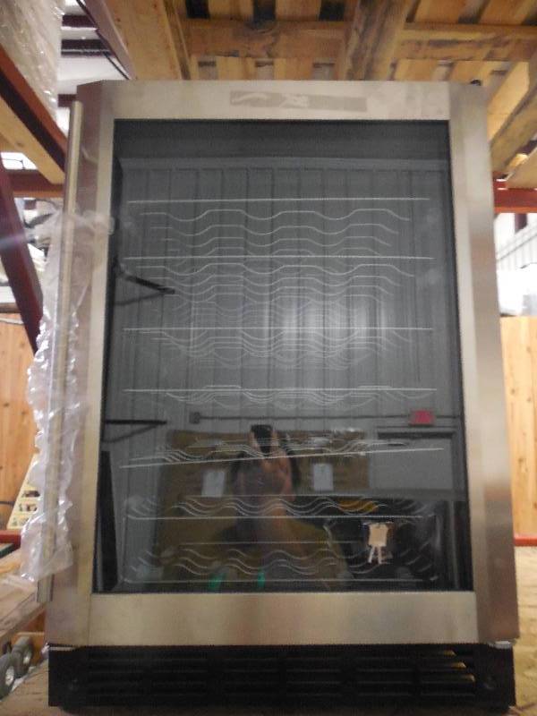 lot 29 image: Magic Chef 23.4 in. W 50-Bottle Wine Cooler in Stainless Steel