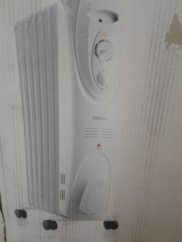 lot 24 image: Kenmore 7 Fin Oil Filled Heater,