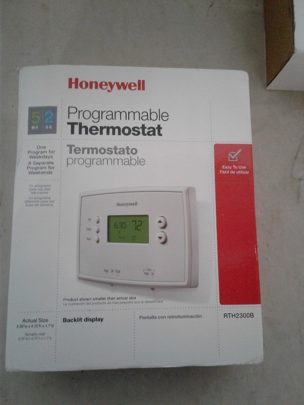 lot 52 image: 3x Honeywell Programmable 52 Day,